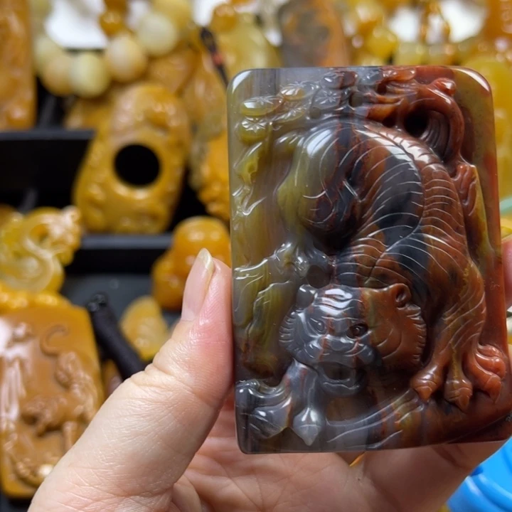 W***石英质玉未镶嵌颈饰