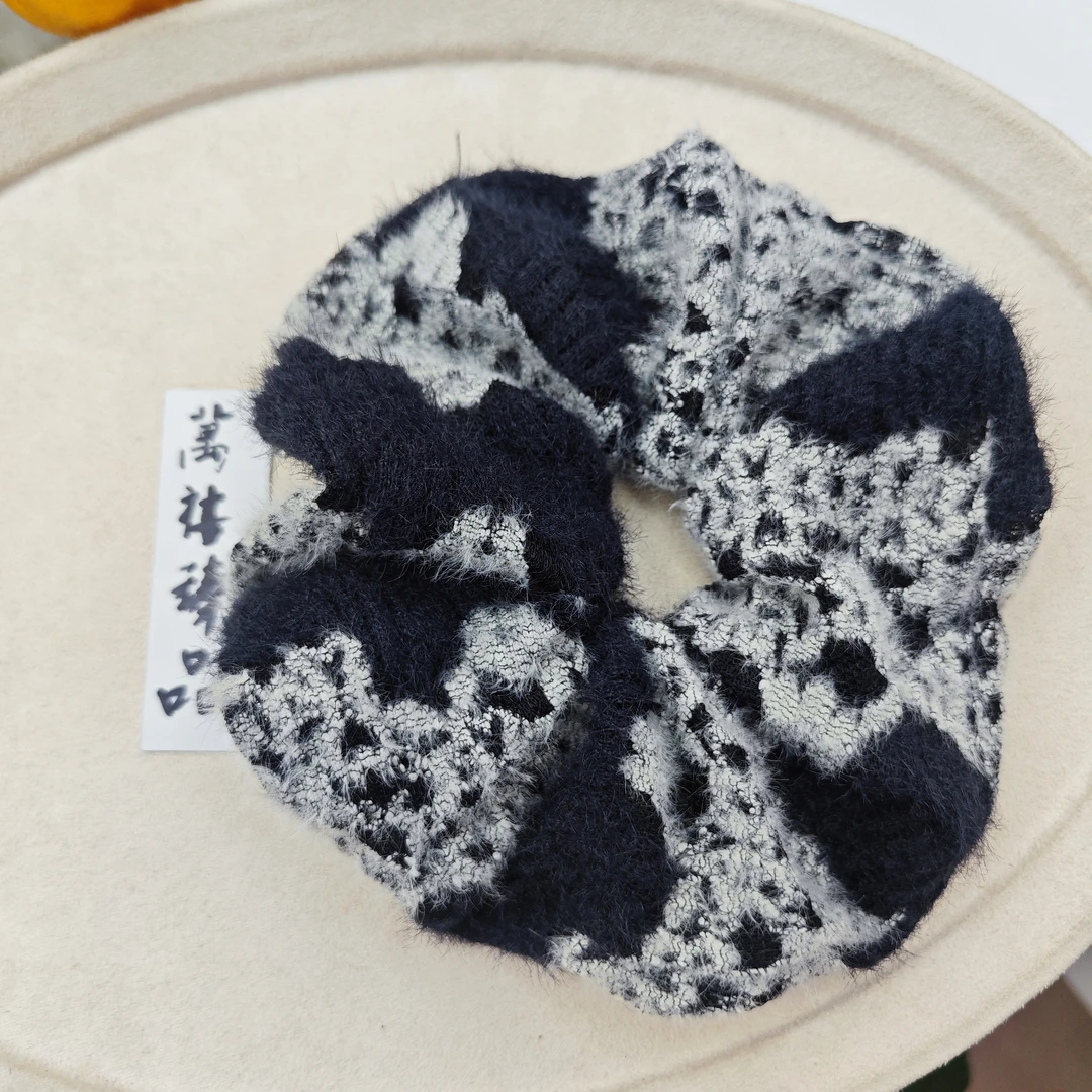 黑白撞色毛线发圈160 yb