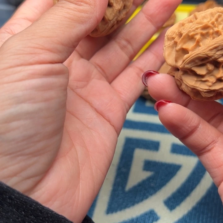 吊坠桃核文玩大孤石