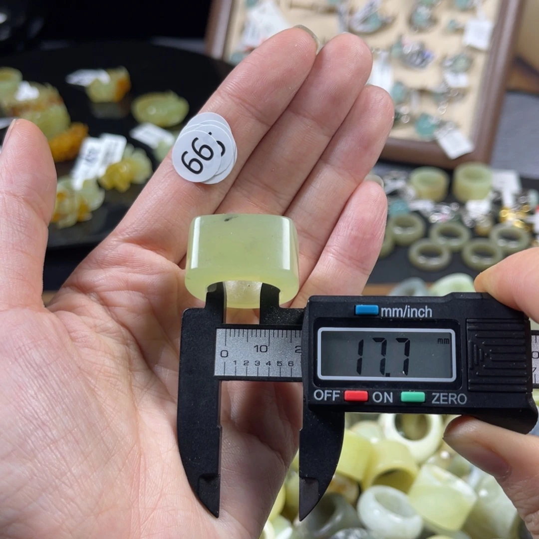 蛇纹石玉未镶嵌戒指