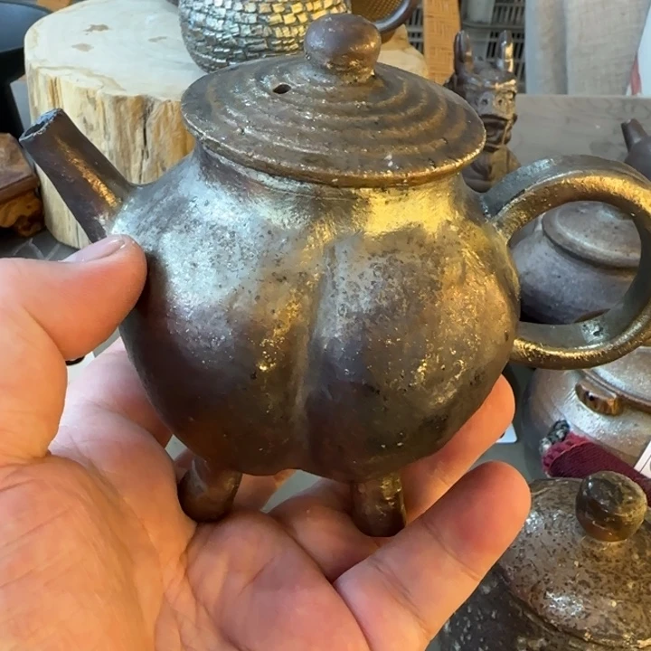 粗砂茶壶@****)他来了！他来了！