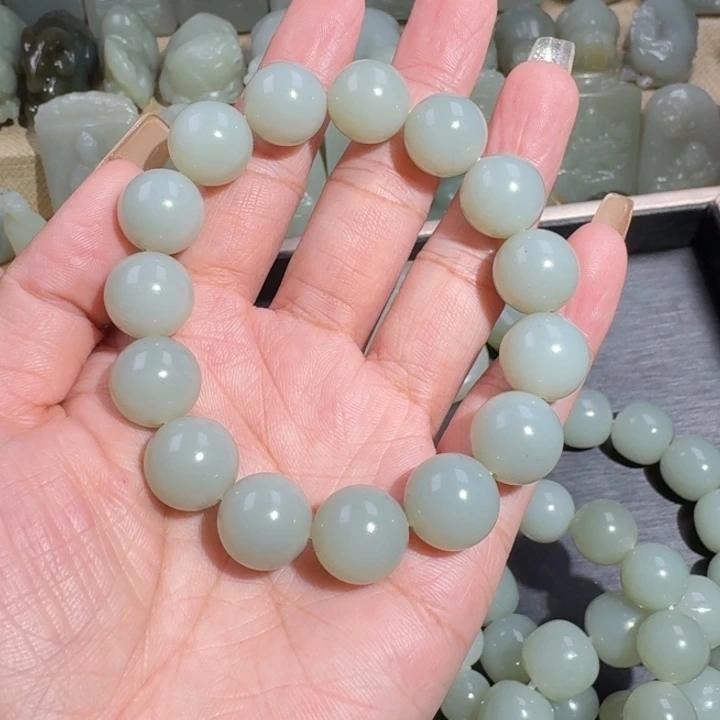 飘***埃和田玉未镶嵌颈饰