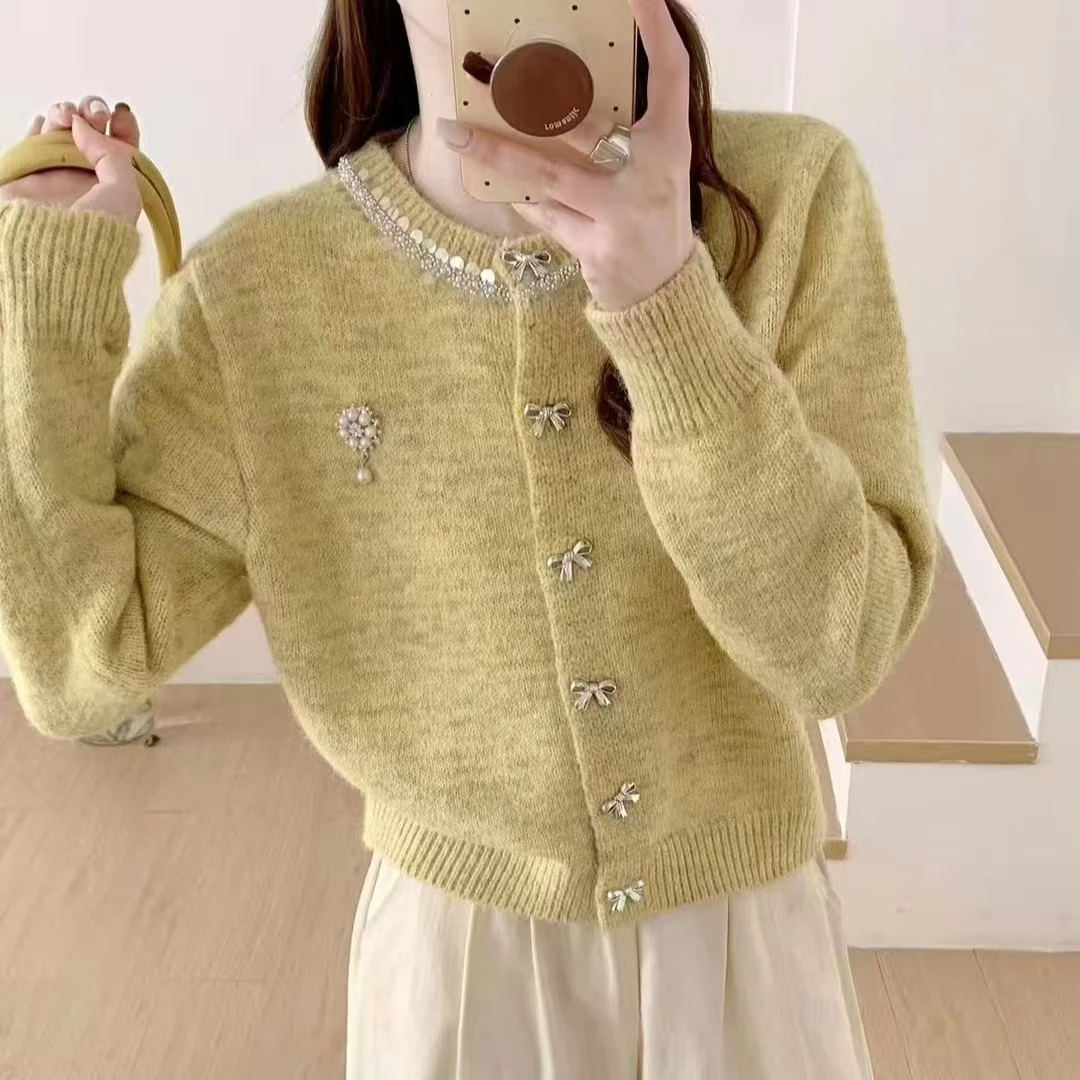 法式温柔重工珍珠蝴蝶结排扣针织开衫女秋冬新款宽松毛衣外套上衣