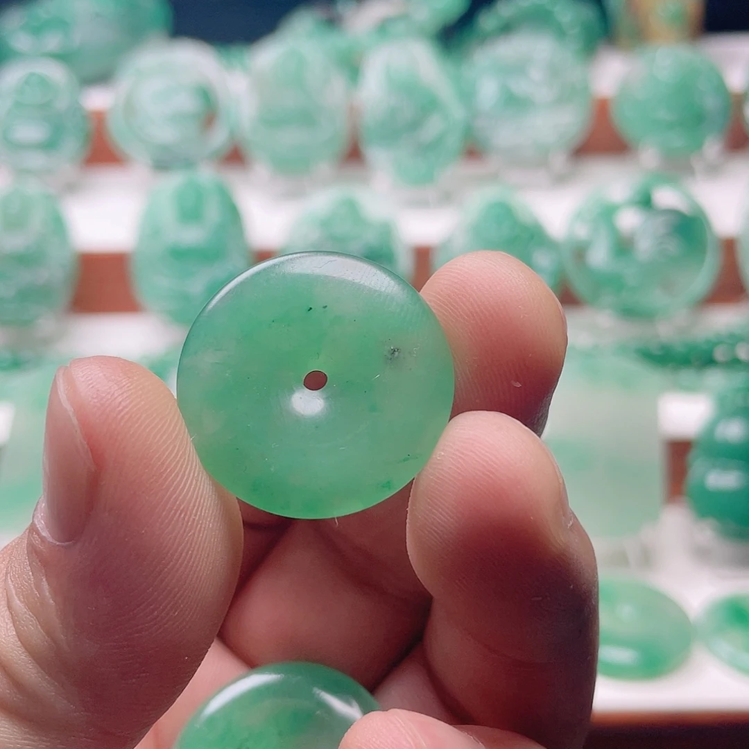 颈饰未镶嵌石英质玉