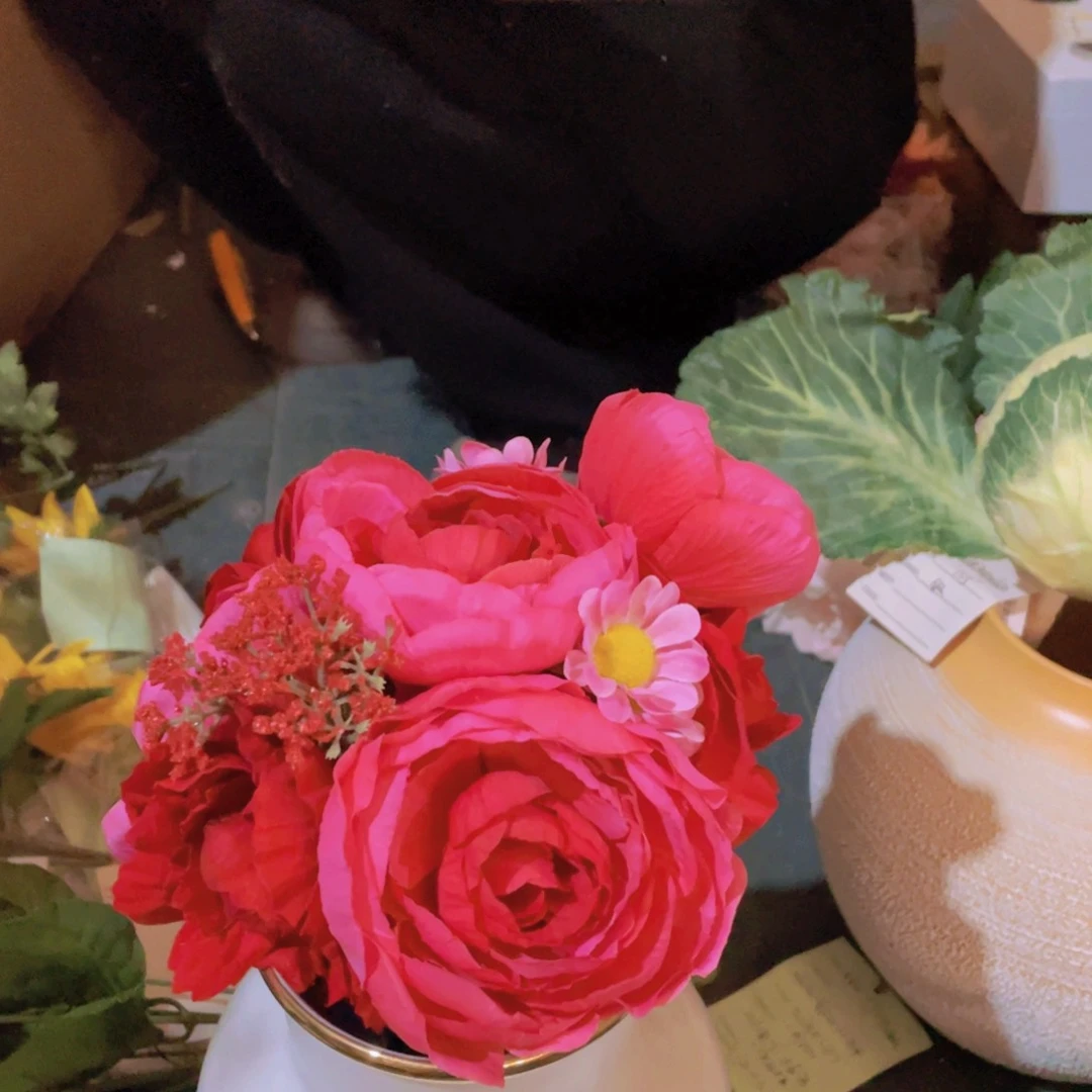 陶瓷花瓶，仿真绿植。