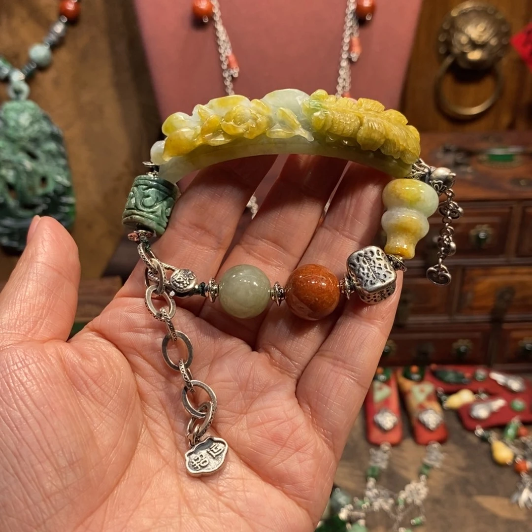 翡翠吊坠(赠链)未镶嵌