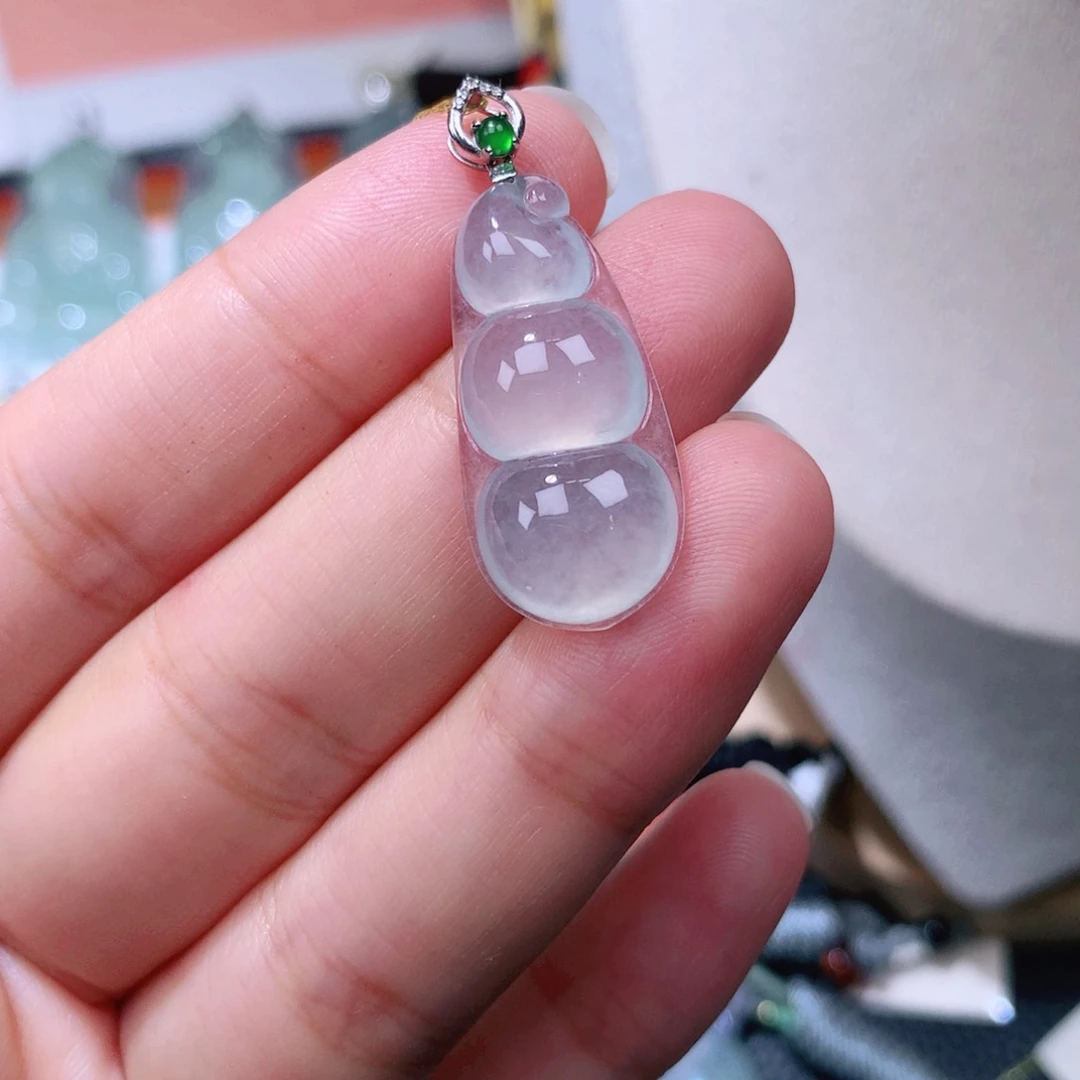 颈饰18K金镶嵌翡翠福豆