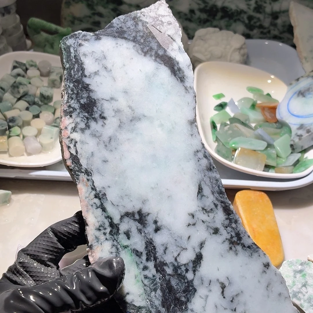 翡翠未镶嵌颈饰边角料