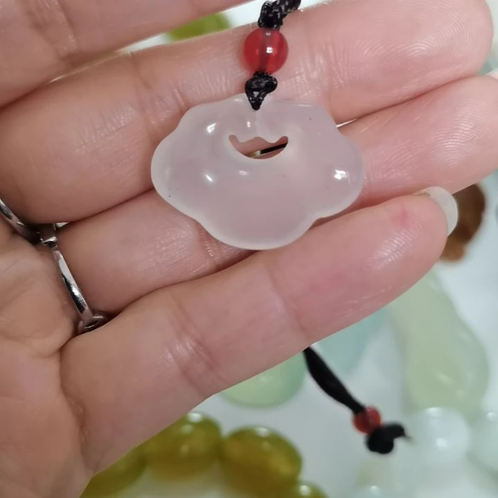 蛇纹石玉未镶嵌吊坠