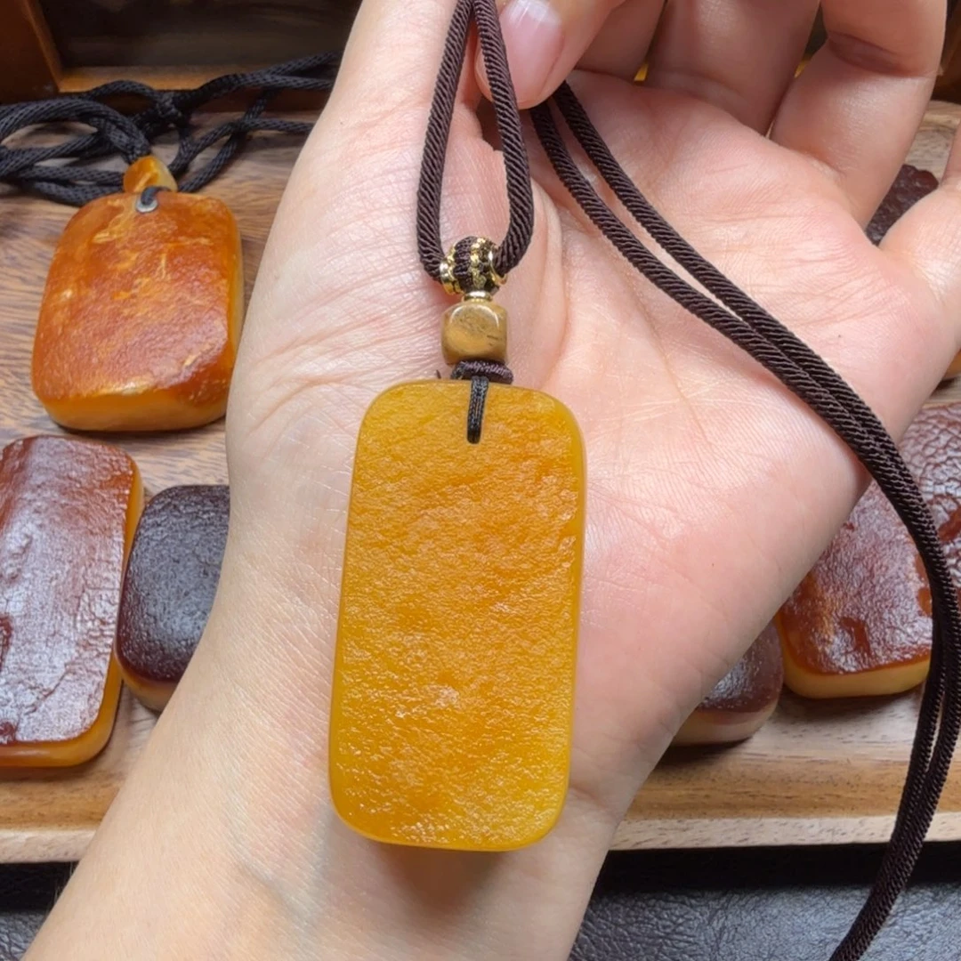 琥珀吊坠(赠链)未镶嵌