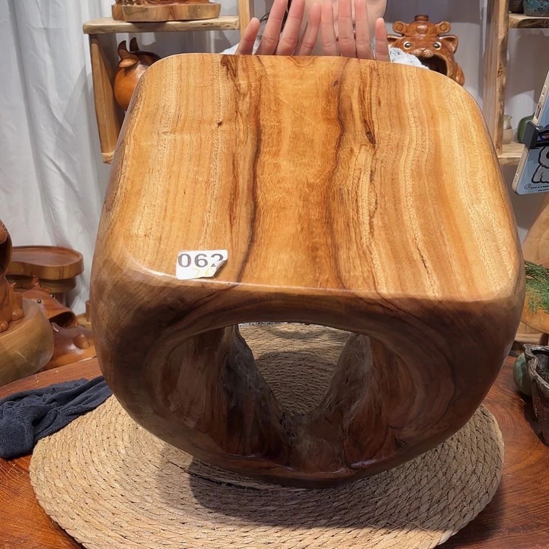 香樟木根雕凳子一物一拍编号062长33宽34高37