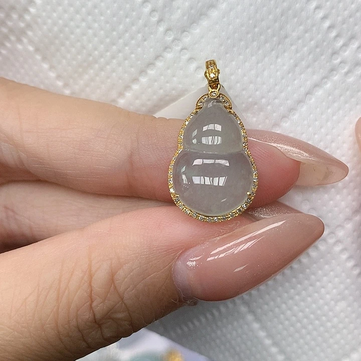 颈饰18K金镶嵌翡翠