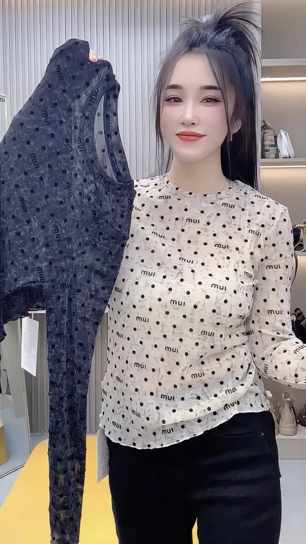 2025秋季新款字母印花波点长袖T恤女修身显瘦洋气百搭打底上衣潮
