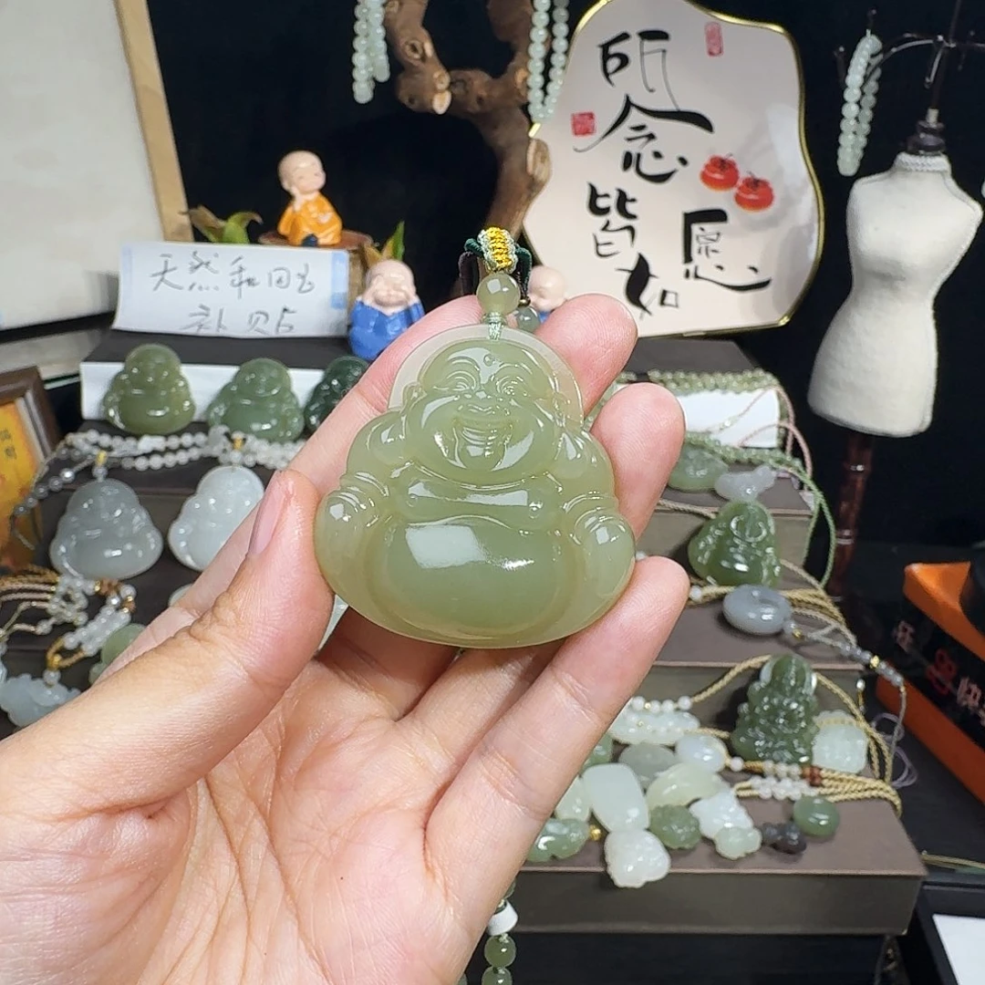 胖***姐和田玉未镶嵌颈饰