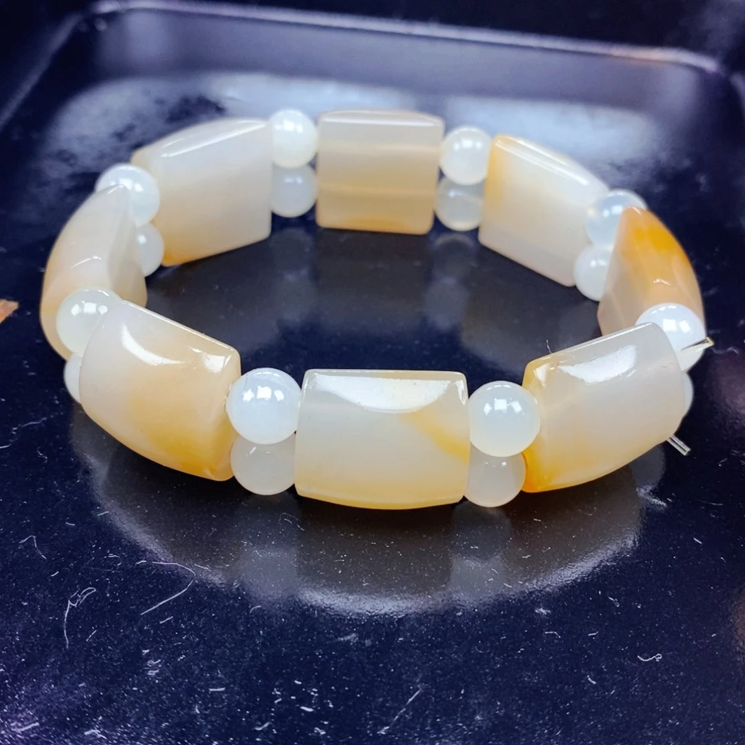 石英质玉（黄龙玉）未镶嵌颈饰