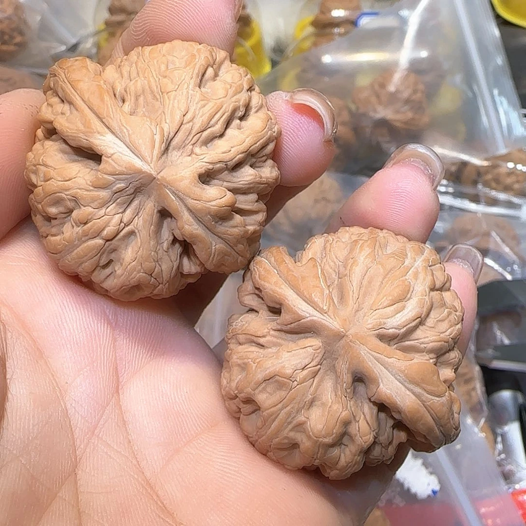文玩核桃吊坠41红锦鲤