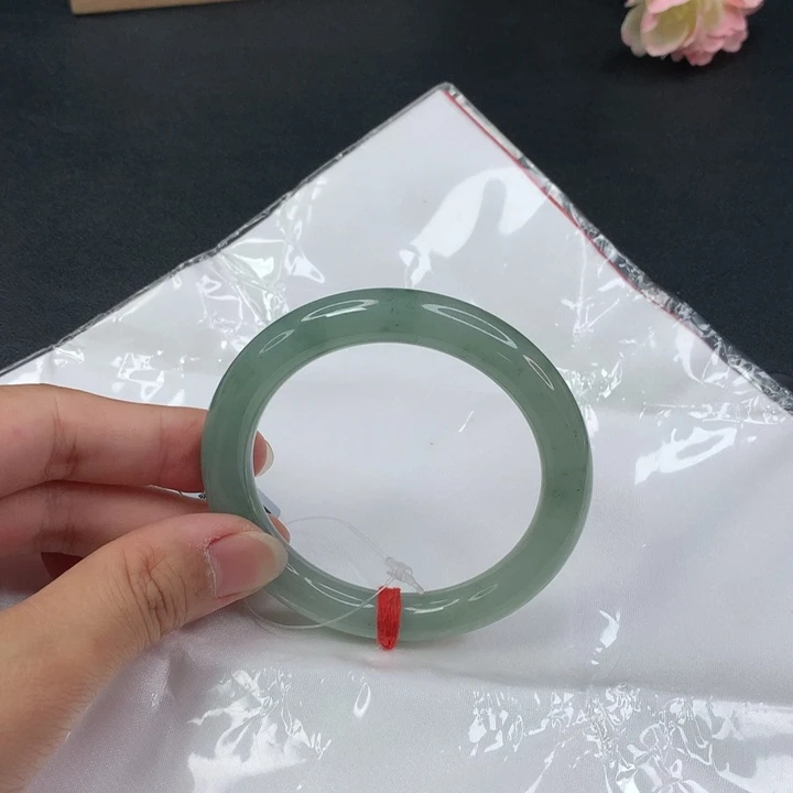 翡翠手镯（圆镯）未镶嵌广****兔555565656