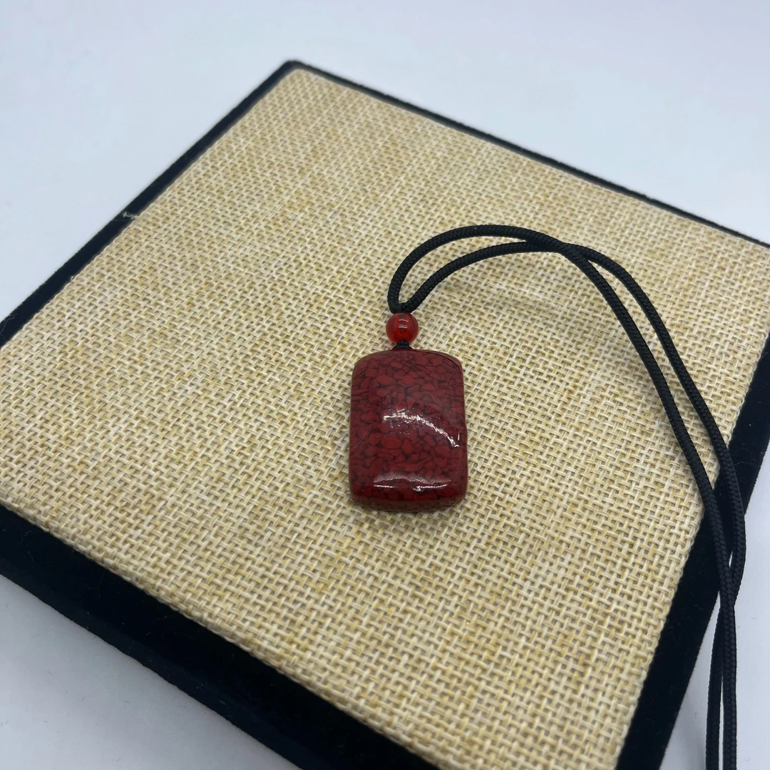 含辰砂工艺品晶体小号无事牌吊坠dz1014