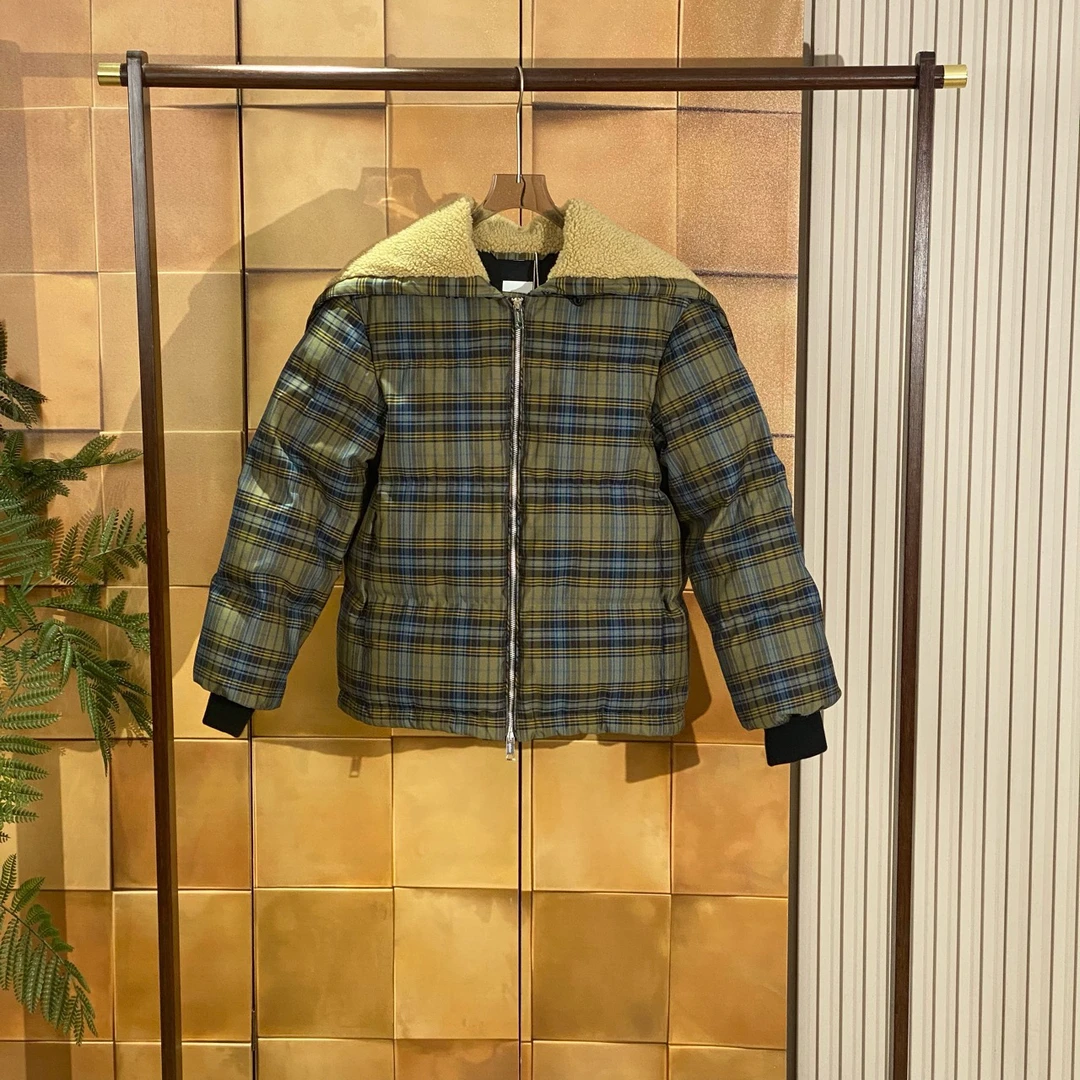 Burberry格纹羊羔毛字母logo拉链翻领帽/s码/99新/27543