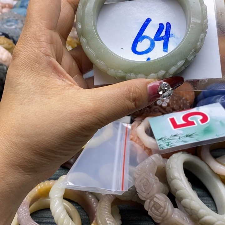 石英质玉手镯未镶嵌