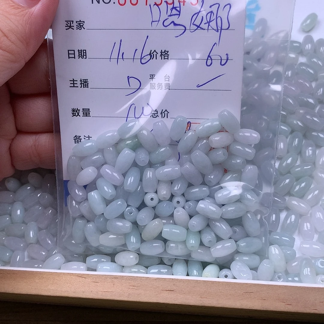 嗯***哪翡翠未镶嵌手链翡翠