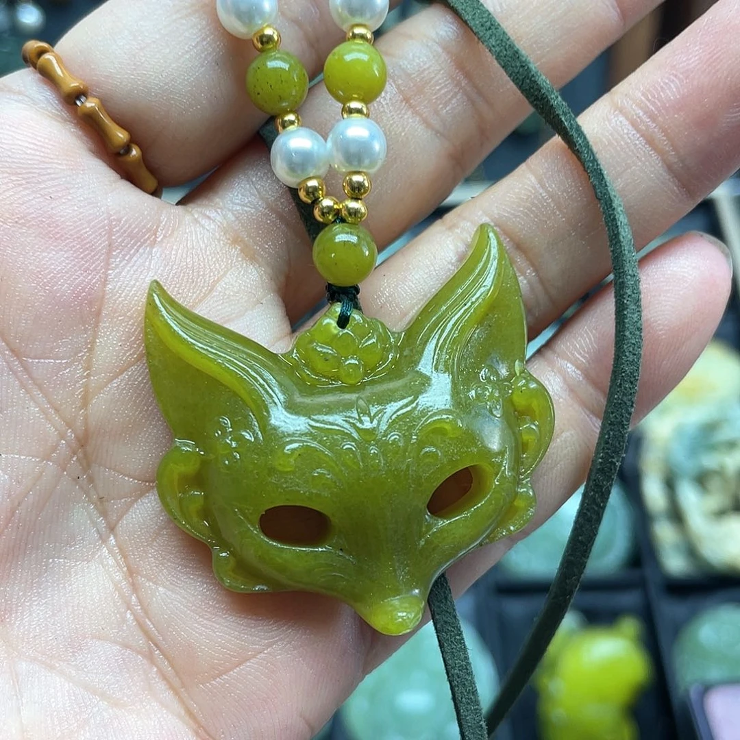 蛇纹石玉未镶嵌颈饰