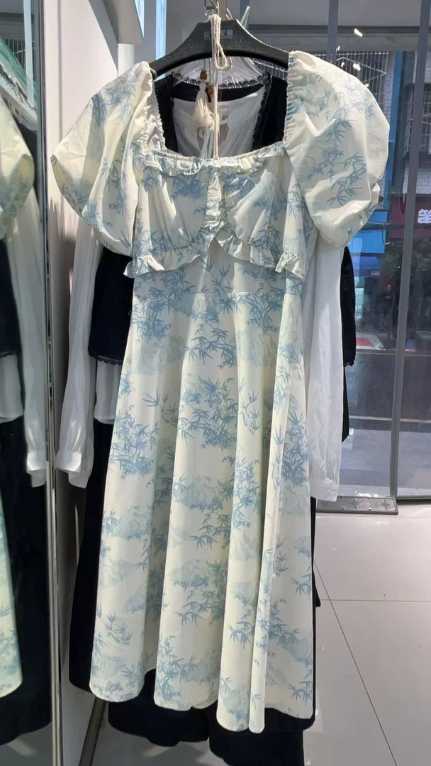 方领见外包装法式夏季波点连衣裙泡泡袖碎花女装旗袍