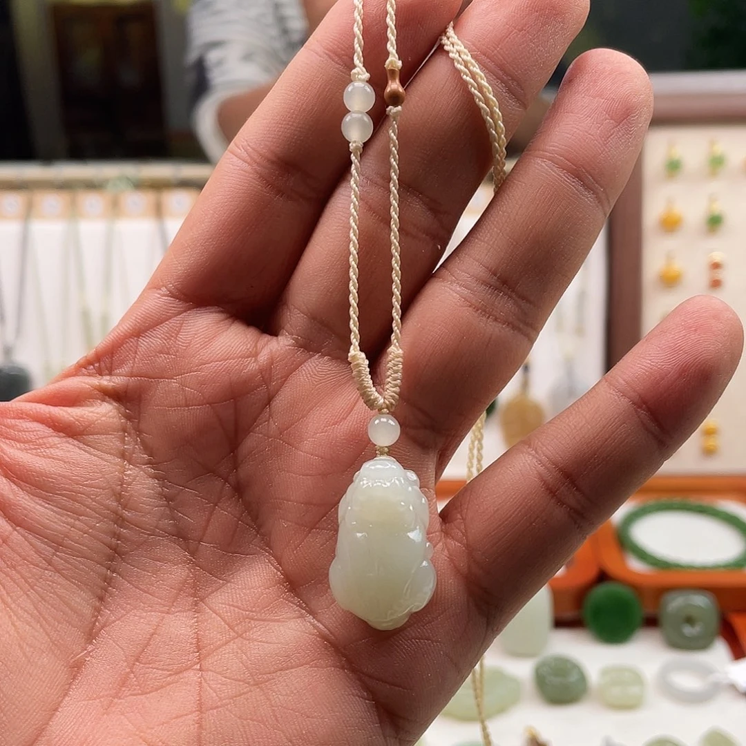 和田玉未镶嵌颈饰