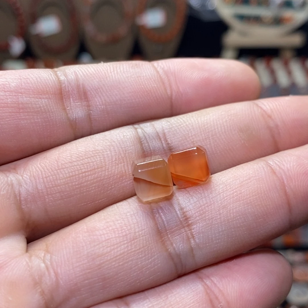 南红玛瑙冰飘未镶嵌?**?两颗方糖