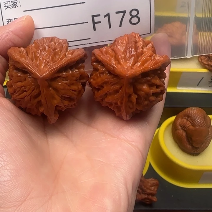 劳***萨文玩核桃吊坠三棱41
