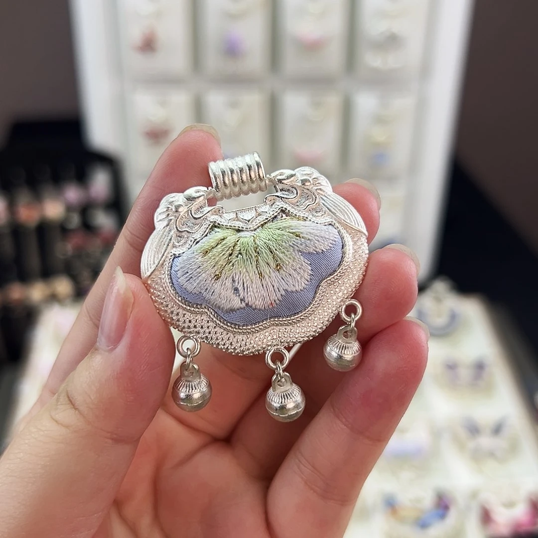布艺合金苗绣吊坠2