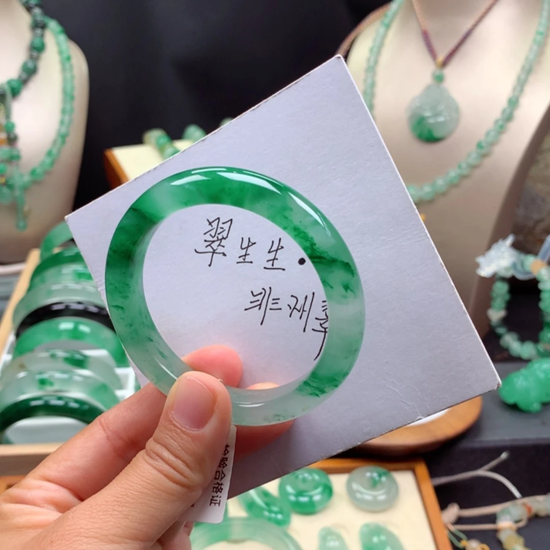 【闪购商品】未镶嵌手镯石英质玉
