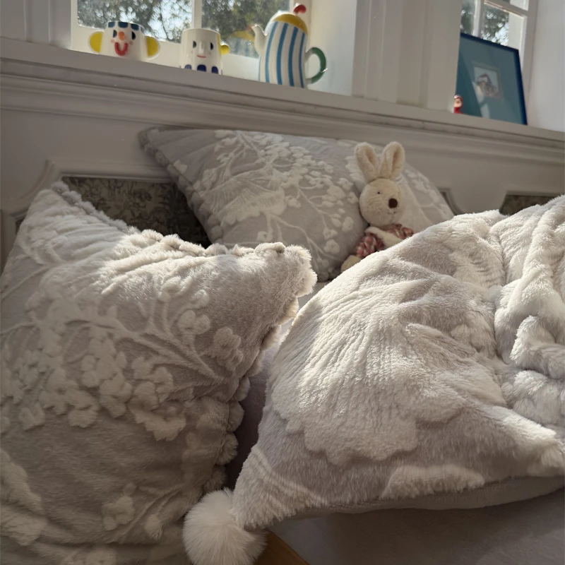 易安阁ins北欧保暖加厚兔毛雕花绒牛奶绒晨曦蓝四件套1.5m1.8米