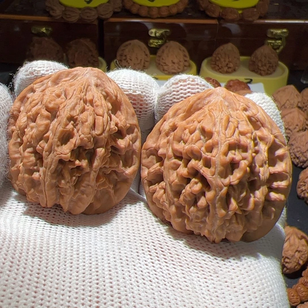 文玩核桃把件一**城气壮山河