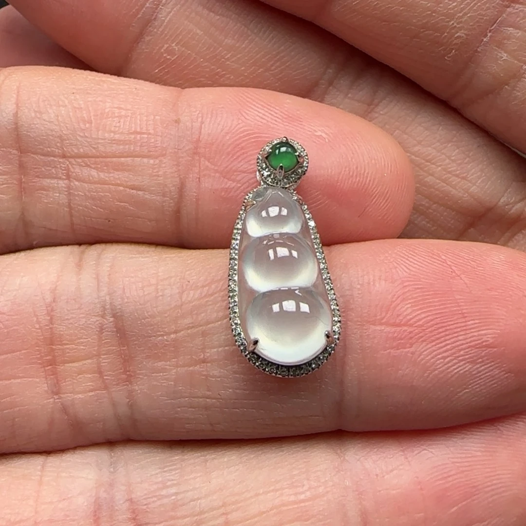 翡翠颈饰18K金镶嵌福豆