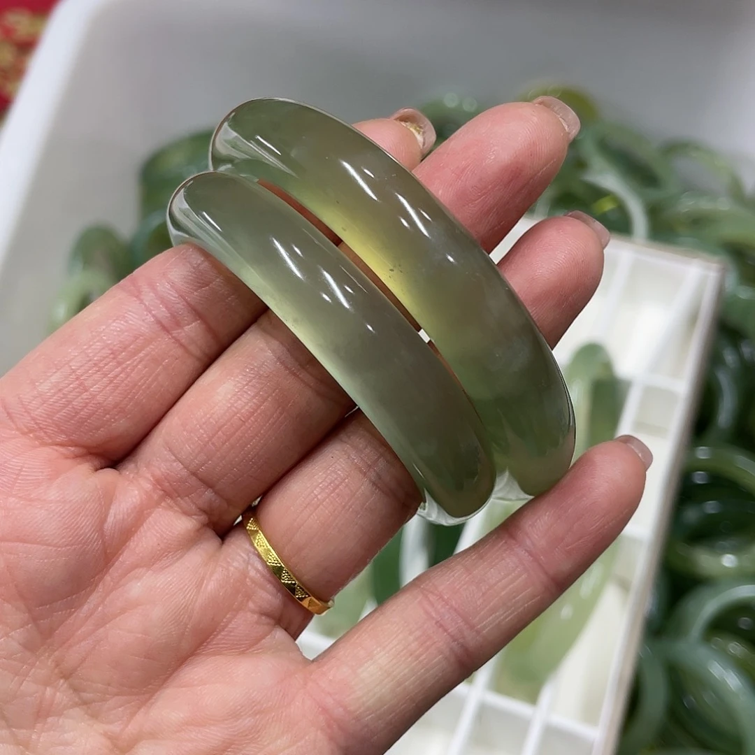 蛇纹石玉手镯未镶嵌爱****子