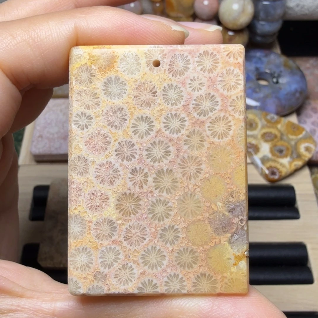 硅化玉未镶嵌闪闪的粉黄骨骼花