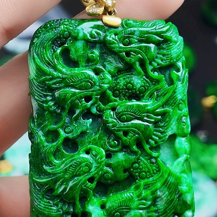 翡翠18K金镶嵌颈饰多样性