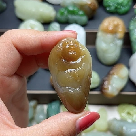 和田玉未镶嵌颈饰小*菜