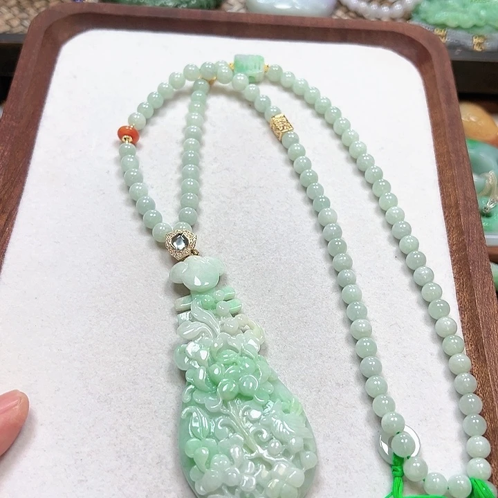 翡翠颈饰未镶嵌吊坠