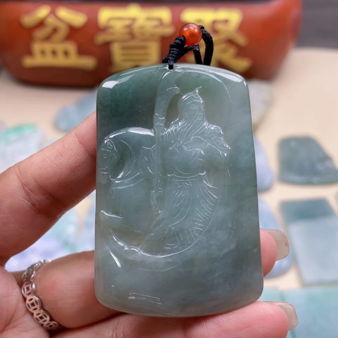 翡翠未镶嵌颈饰关公