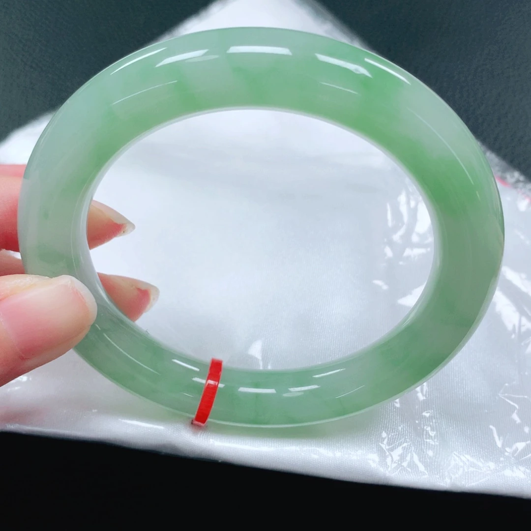 翡翠手镯未镶嵌58圈