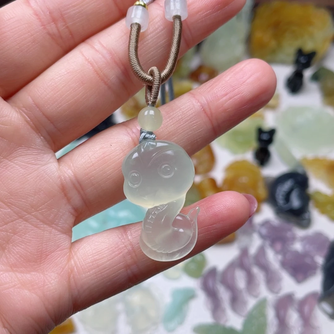 蛇纹石玉颈饰未镶嵌