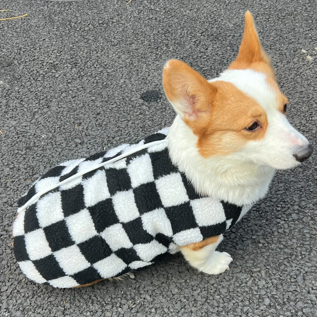 狗狗衣服摇粒绒棋盘格保暖马甲背心宠物秋冬装按扣外套时尚后背扣