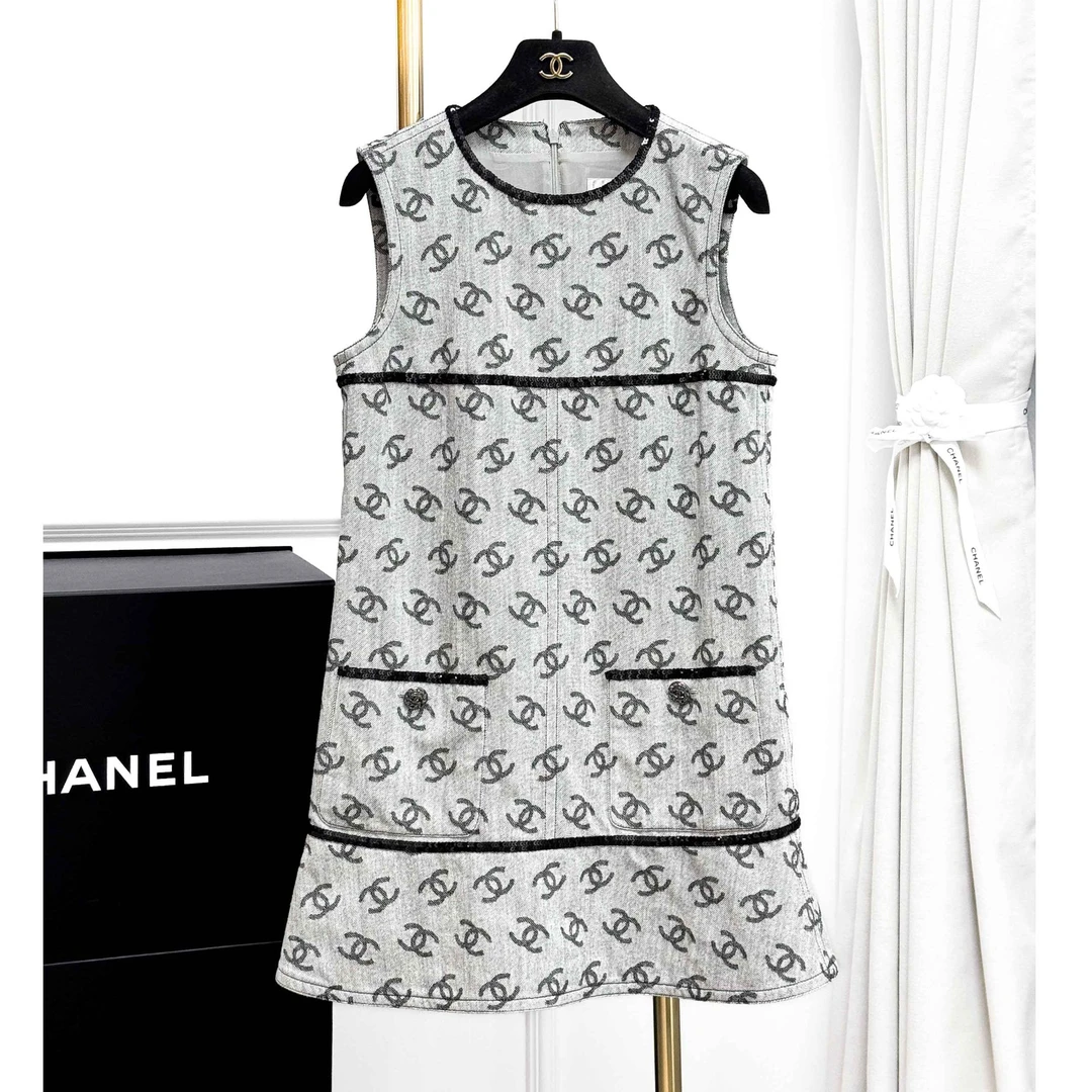 99新 Chanel/香奈儿 36码22S灰色拼双C牛仔亮片无袖连衣裙