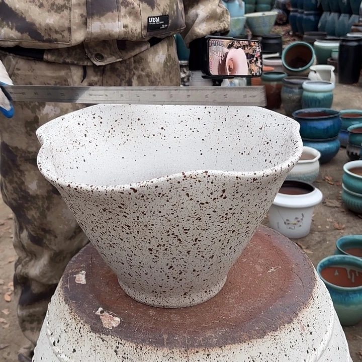 高度23厘米口35厘米