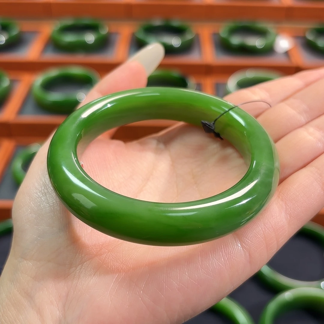 和田玉（碧玉）未镶嵌手镯果绿和粉青