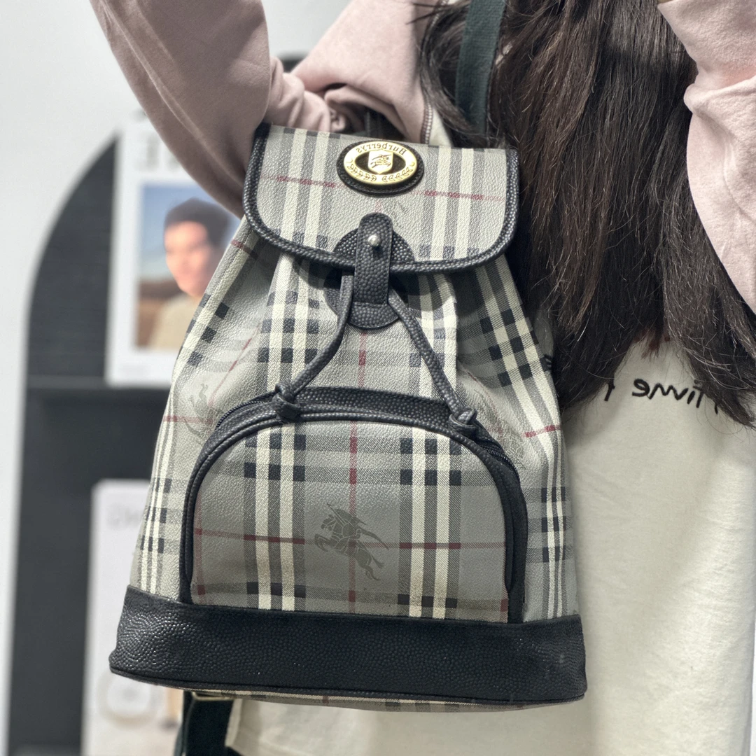 95新 BURBERRY/博柏利 奶奶灰全原巴宝莉双肩包/jmm95