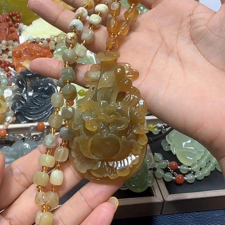 未镶嵌蛇纹石玉吊坠