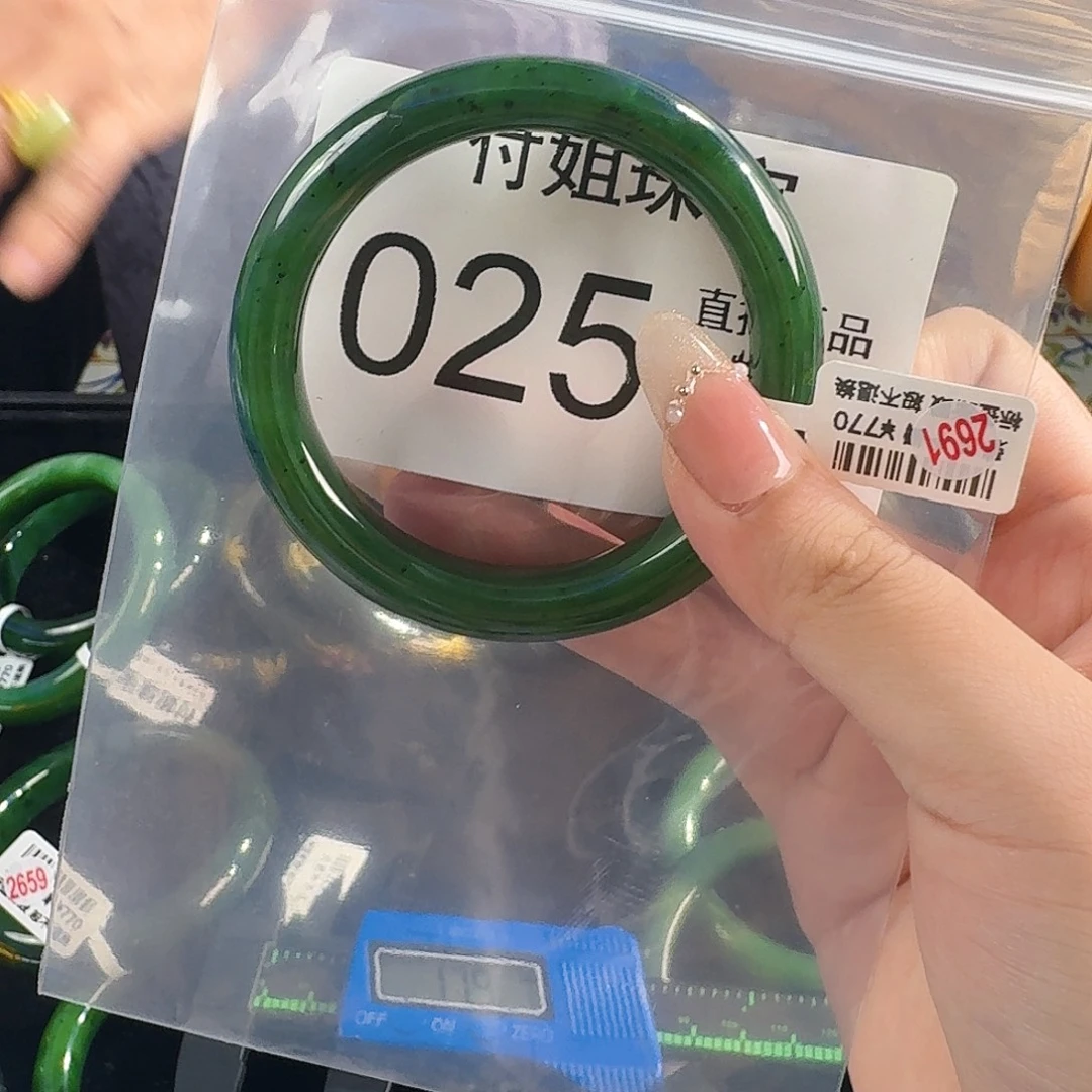 颈饰未镶嵌和田玉手镯55 025